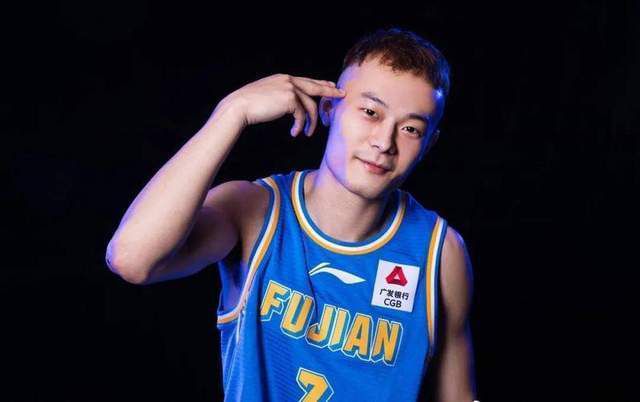 他们两个从前时常做这些事儿吧？都习惯成自然了，讨厌。